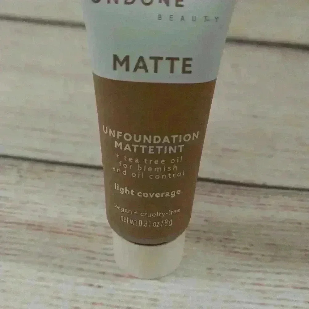 Undone Beauty Matte Light Coverage - Picture 2 of 3